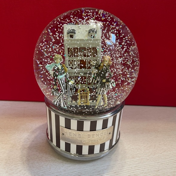 henri bendel snow globe Diamonds are a Girls Best Friend Lights Up - Picture 6 of 7
